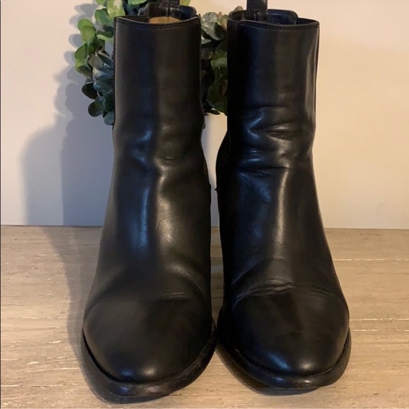Authentic Burberry  Blk Leather Ankle Boot - Picture 2 of 8